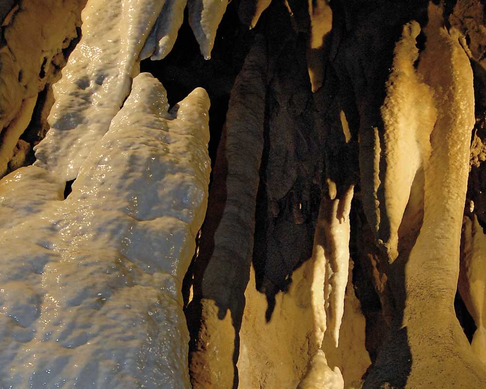 Höhlen von Equi