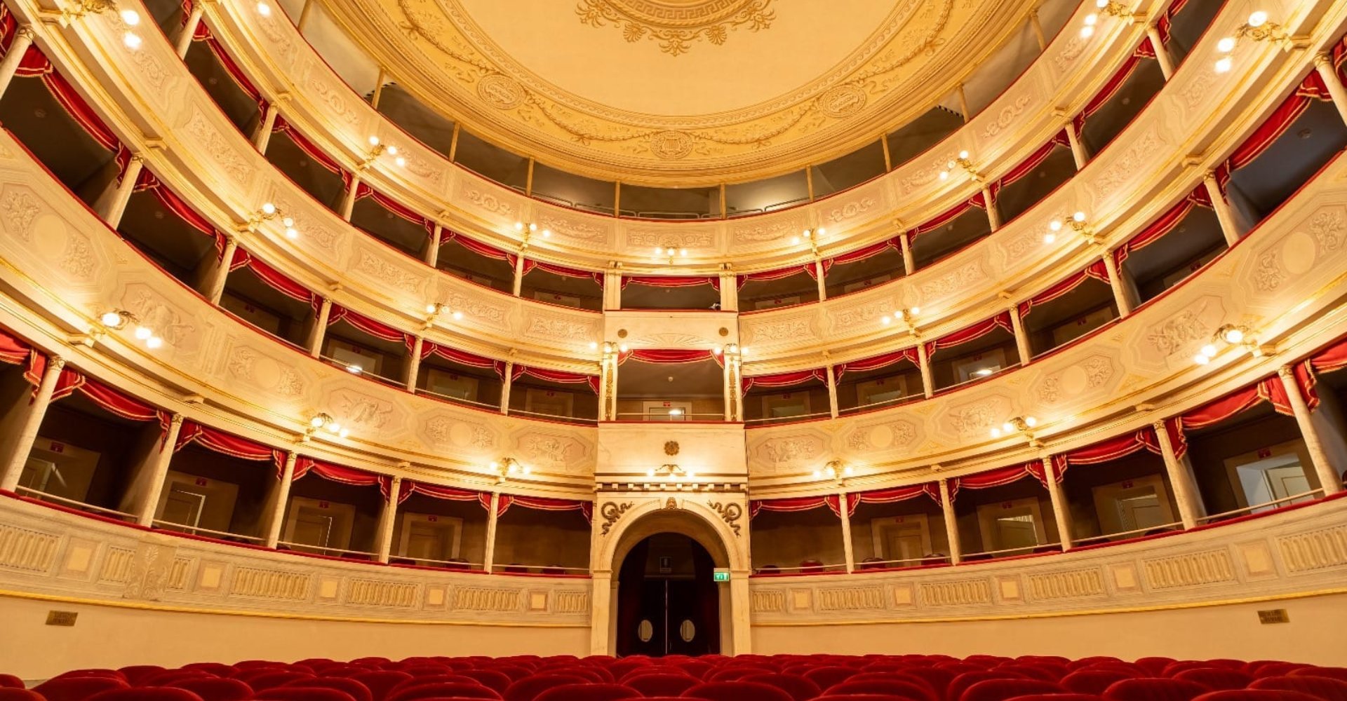 L'interno del Teatro degli Animosi di Carrara L'interno del Teatro degli Animosi di Carrara