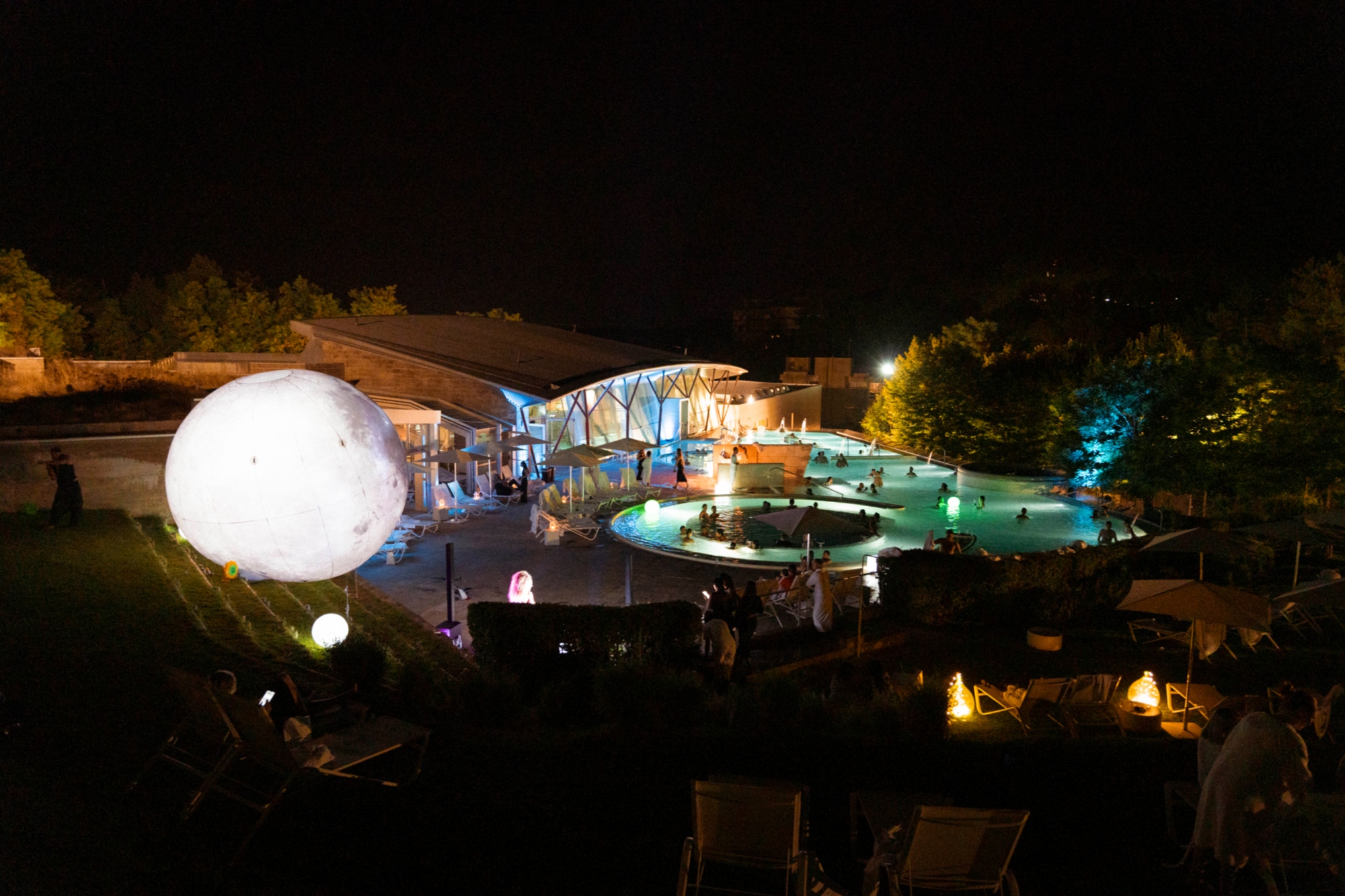Terme di Notte alla piscine termali Theia con buffet e drink a bordo piscina 
