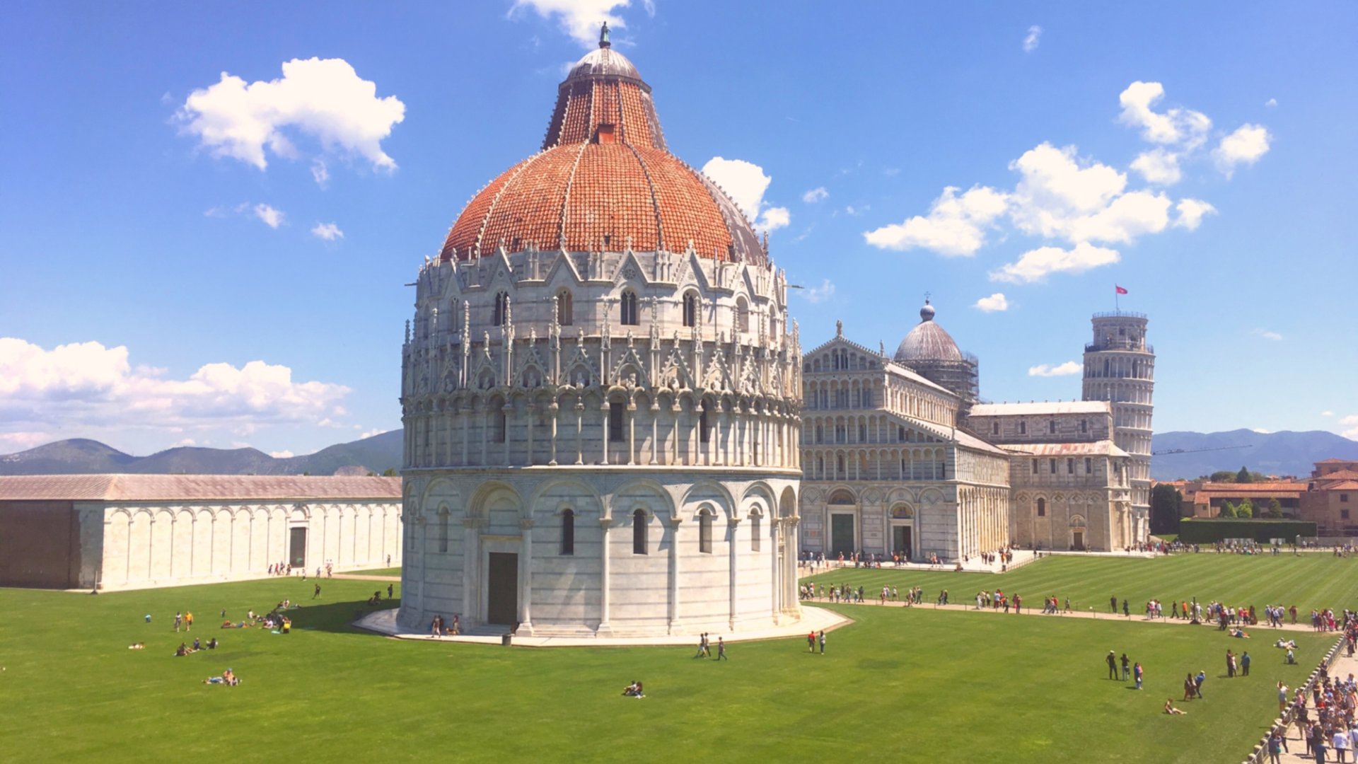 Il tour ti condurrà alla scoperta del Battistero e del Duomo, nella meravigliosa Piazza dei Miracoli di Pisa