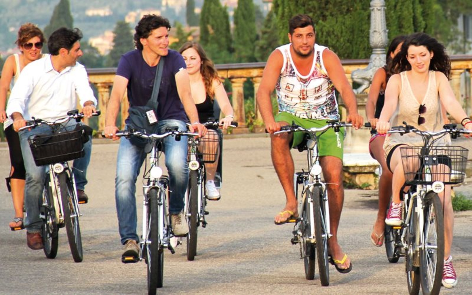 Un tour guidato in bicicletta di 2 ore per scoprire i luoghi più iconici del centro di Firenze