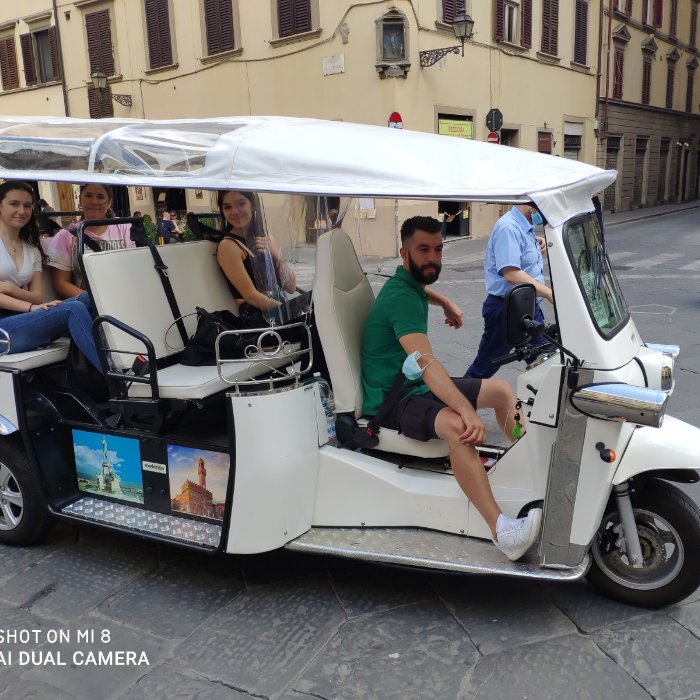 Electric cart in Florence tour