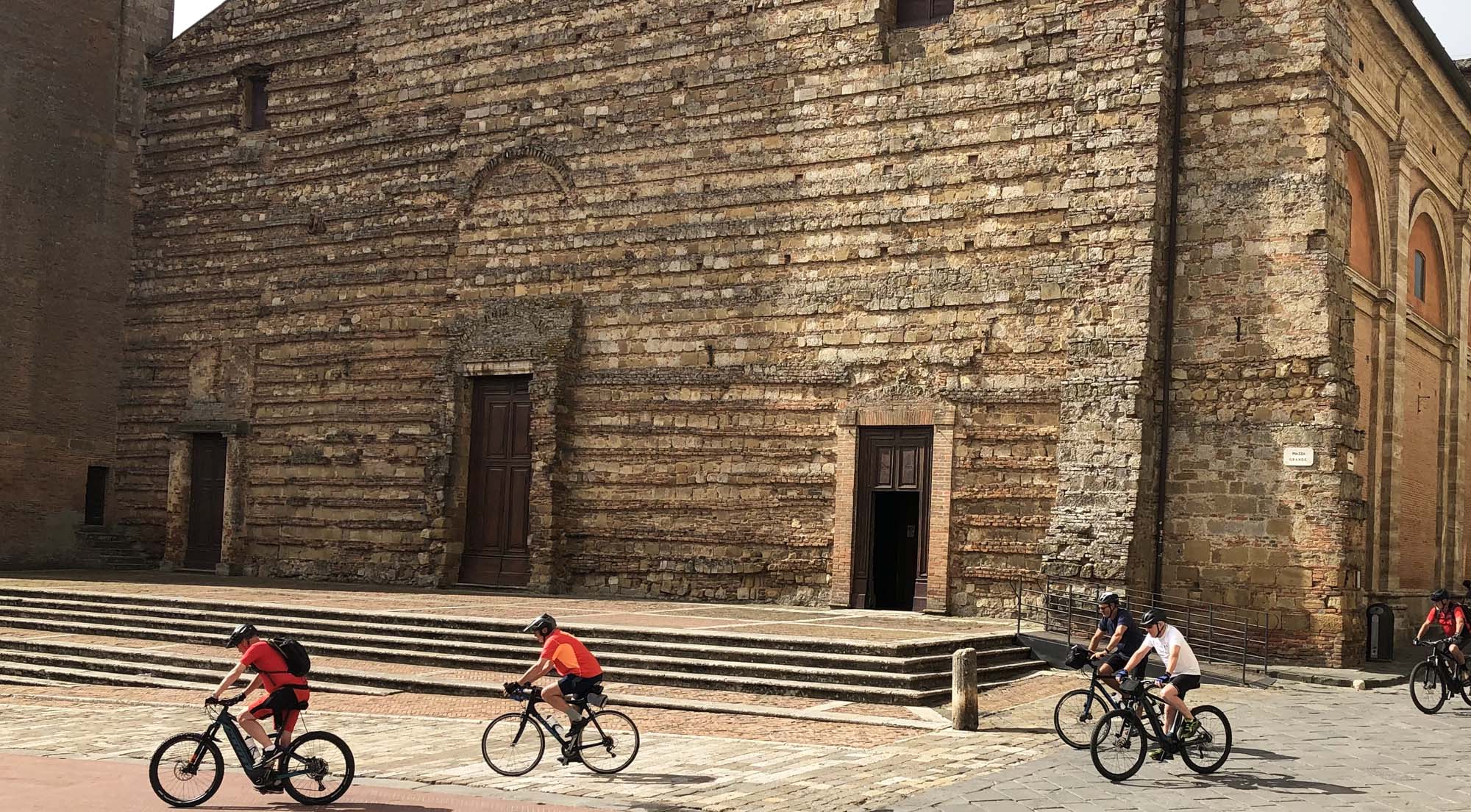 A 6 days experience cycling between Val d'Orcia and Crete Senesi