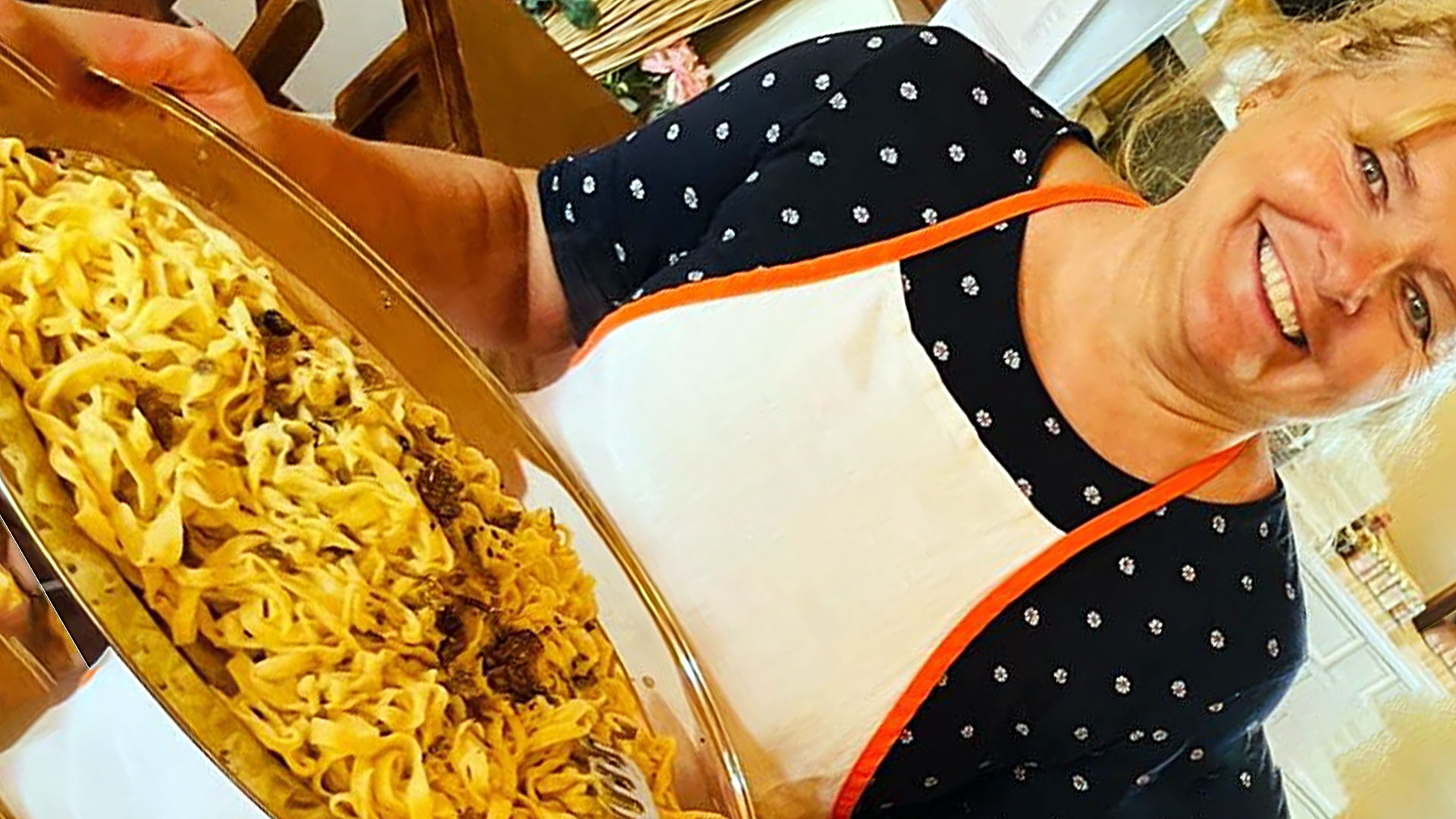 Corso di cucina toscana, shopping con la gente del posto, degustazione di vini, per amanti del cibo