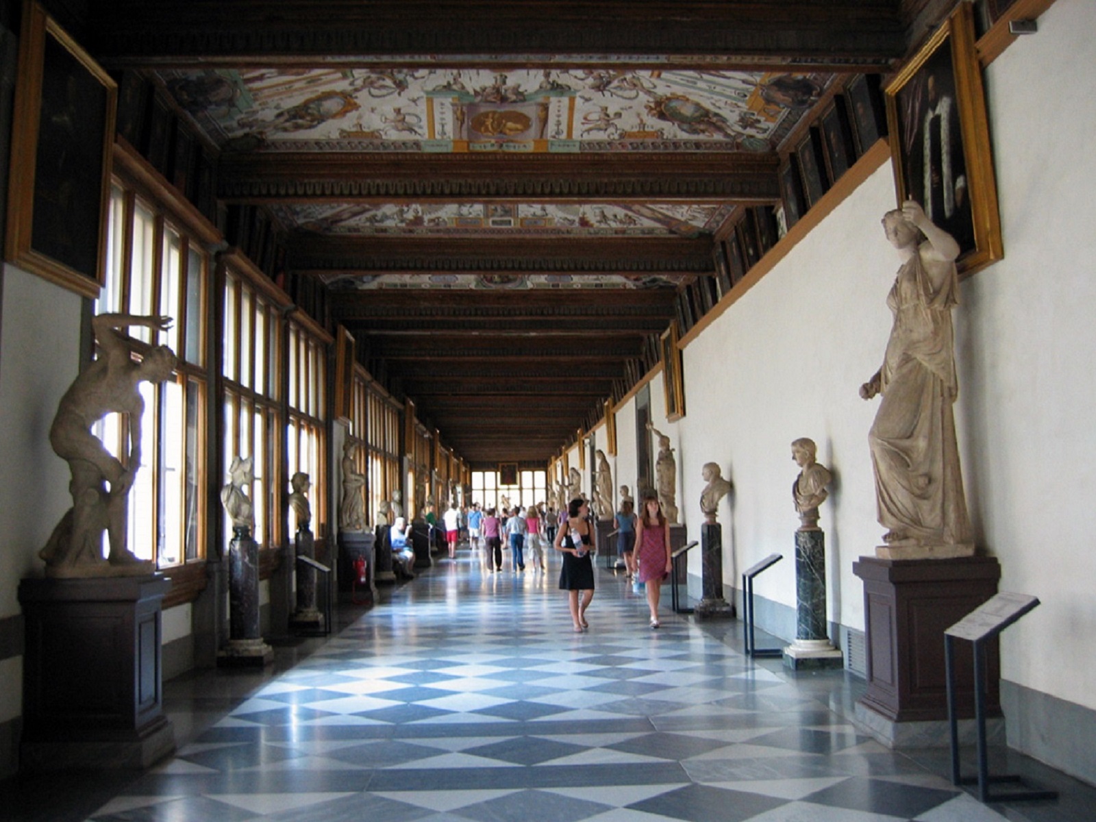 Guided tour of the Uffizi Gallery and its splendid masterpieces