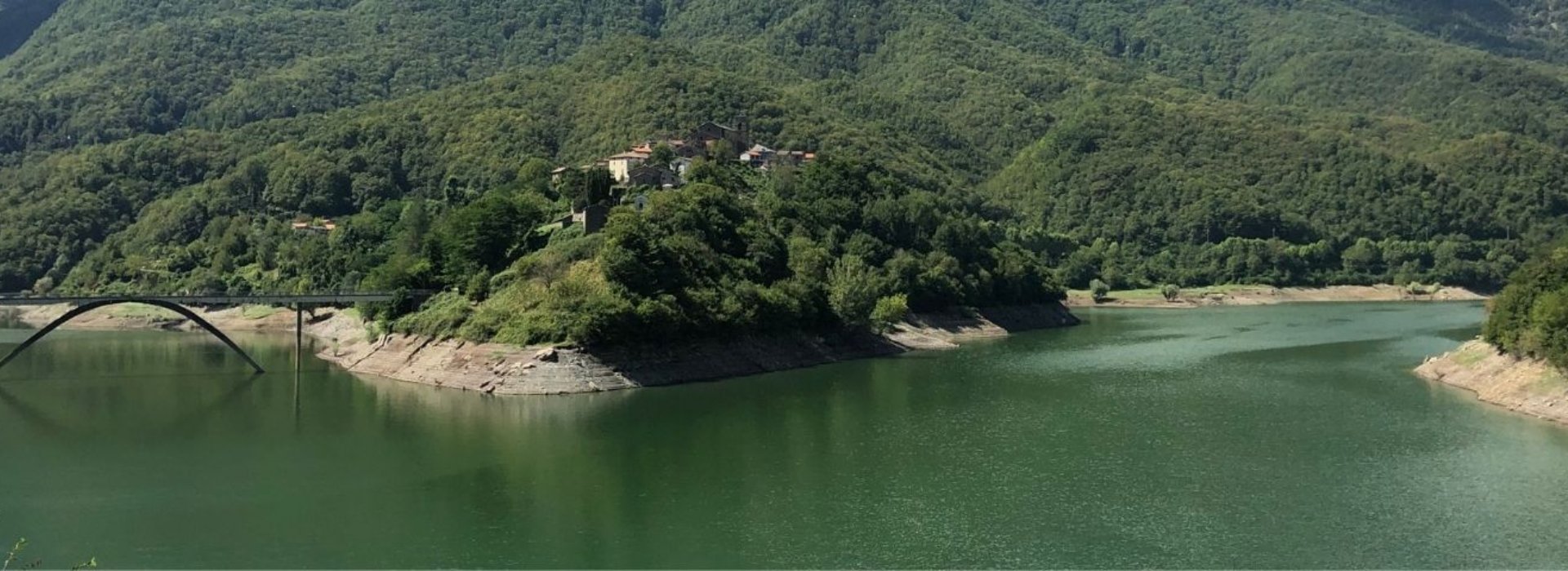 Guided Tour at Vagli di Sotto Lake in Tuscany