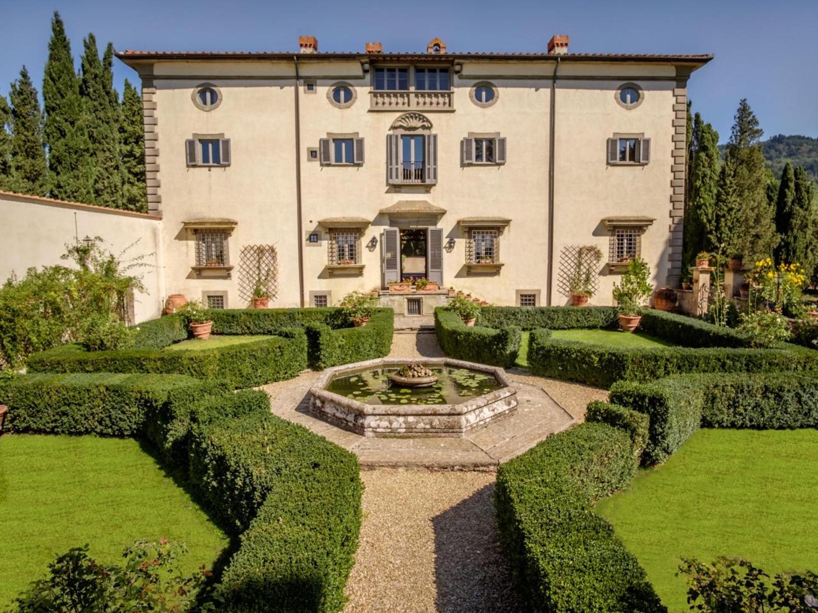 Facciata interna della Villa di Bivigliano