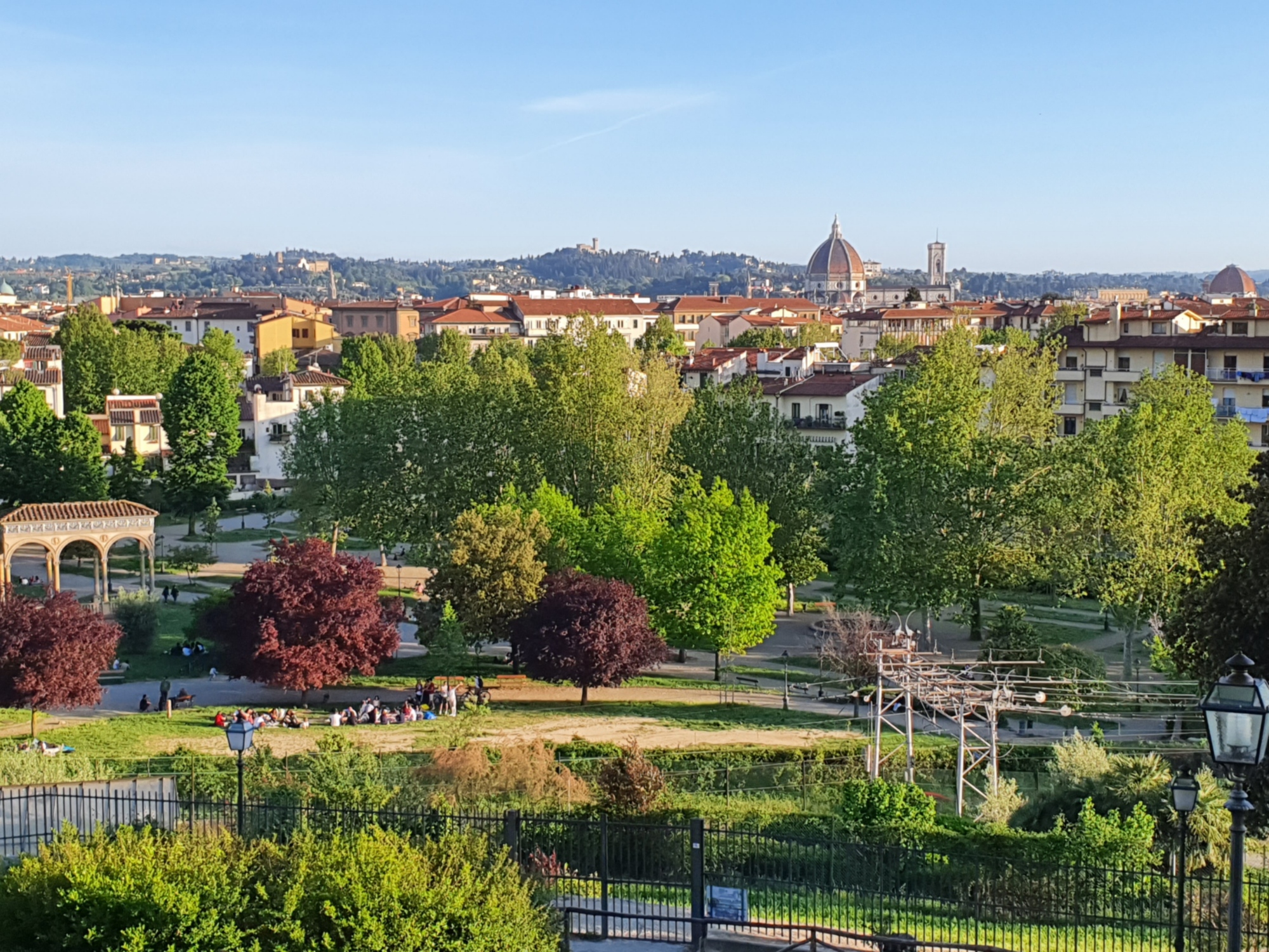 Panorama der Altstadt von Florenz mit der Domkuppel, gesehen von der Aussichtsterrasse der Orti del Parnaso oberhalb des Giardino dell'Orticoltura