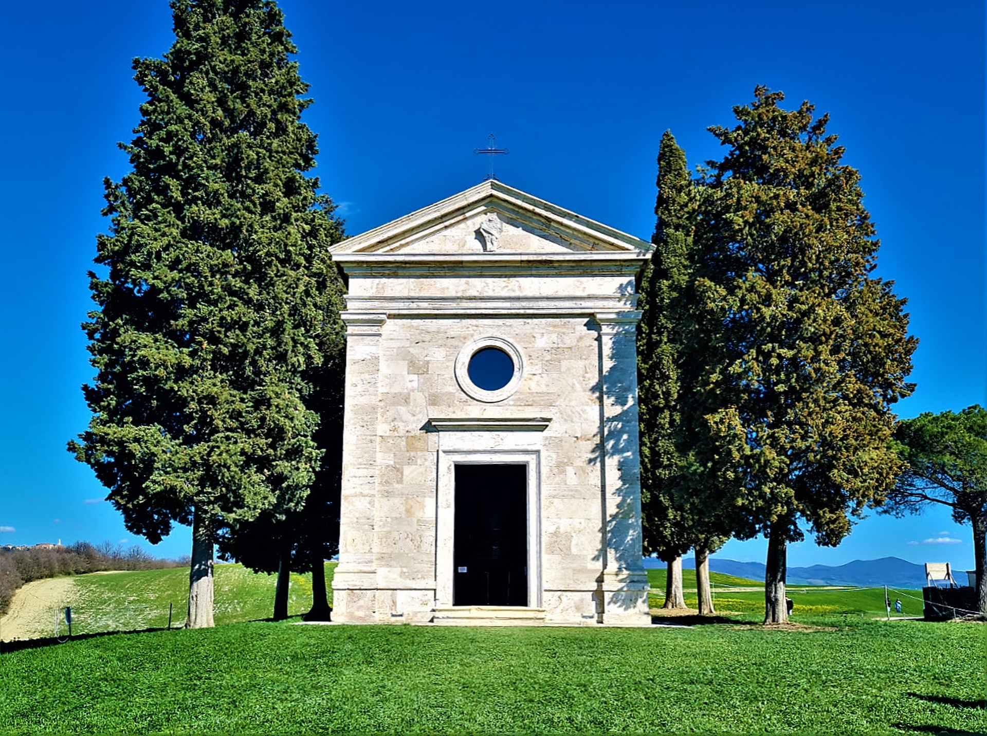 Trekking nella Val d'Orcia classica