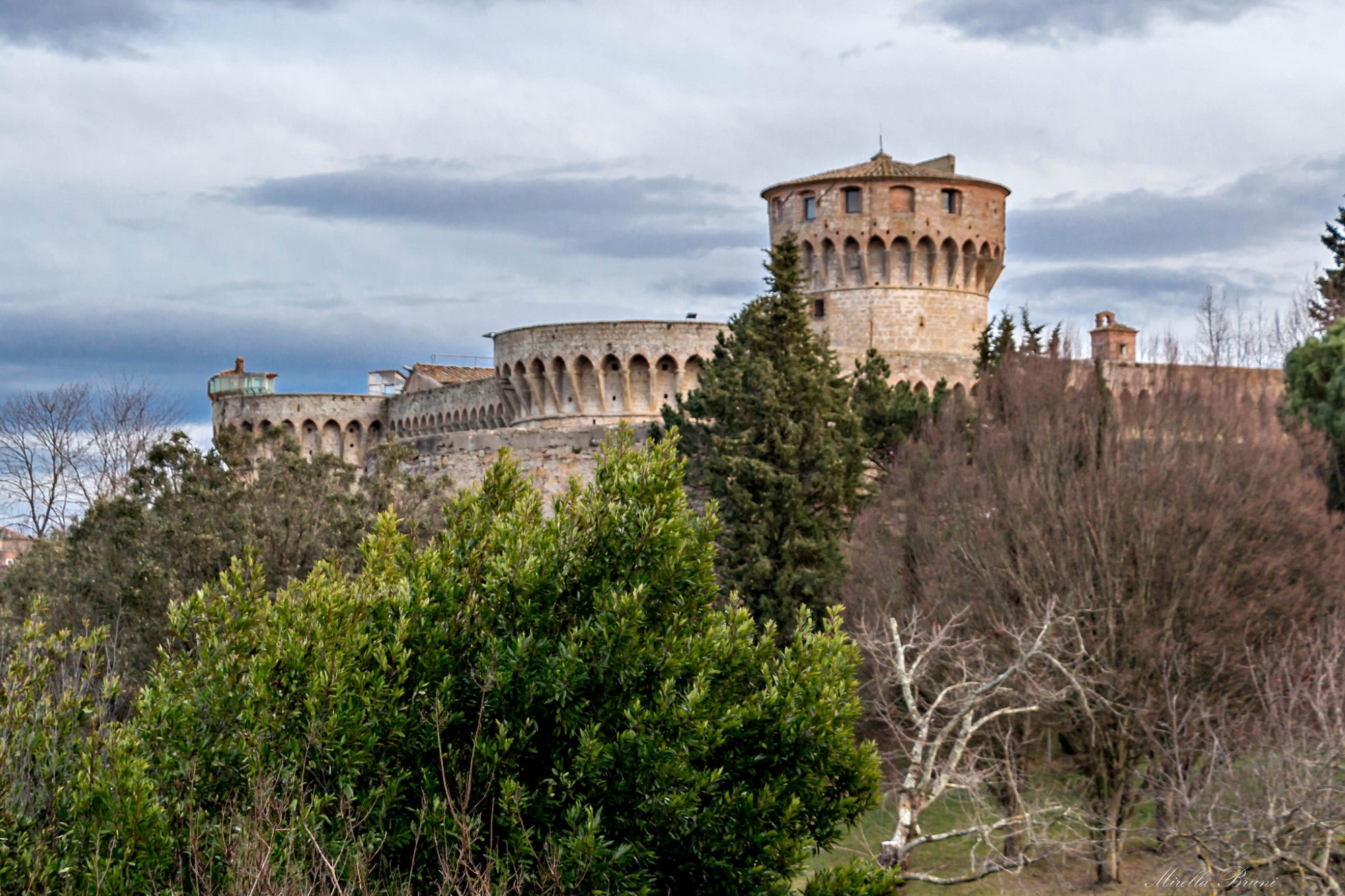 Veduta della Fortezza Medicea con le due sezioni, la Rocca Antica e la Rocca Nuova.