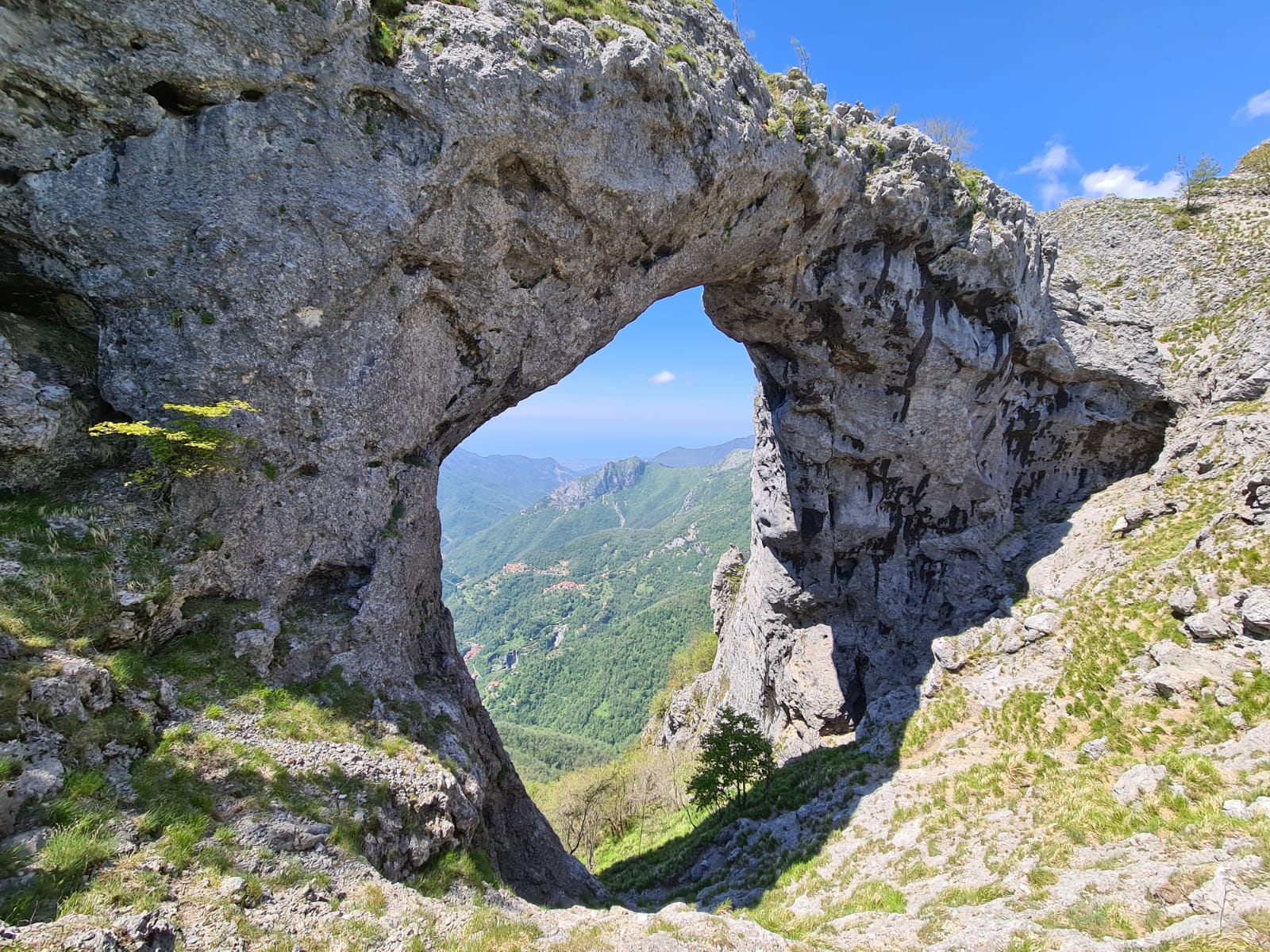 Trekking di 5 giorni nelle Alpi Apuane per raggiungere il Monte Forato