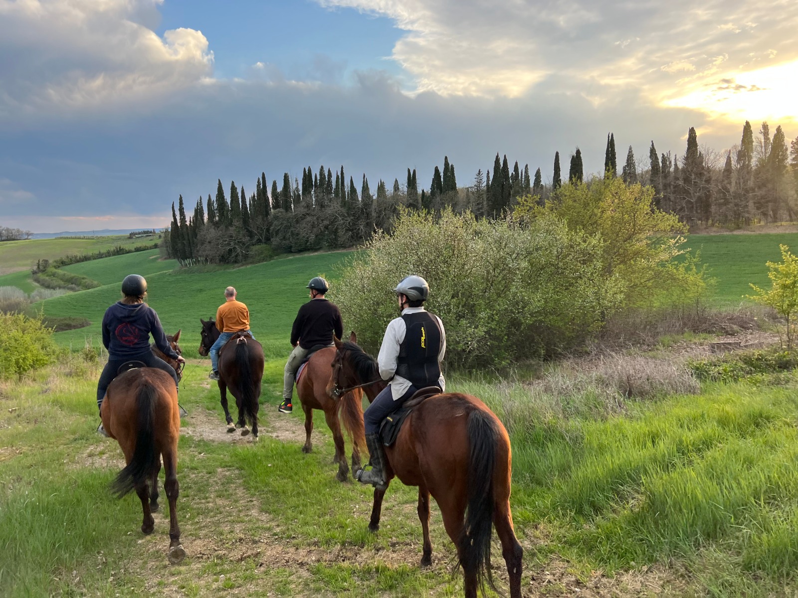 Passeggiata a cavallo tra storia e natura