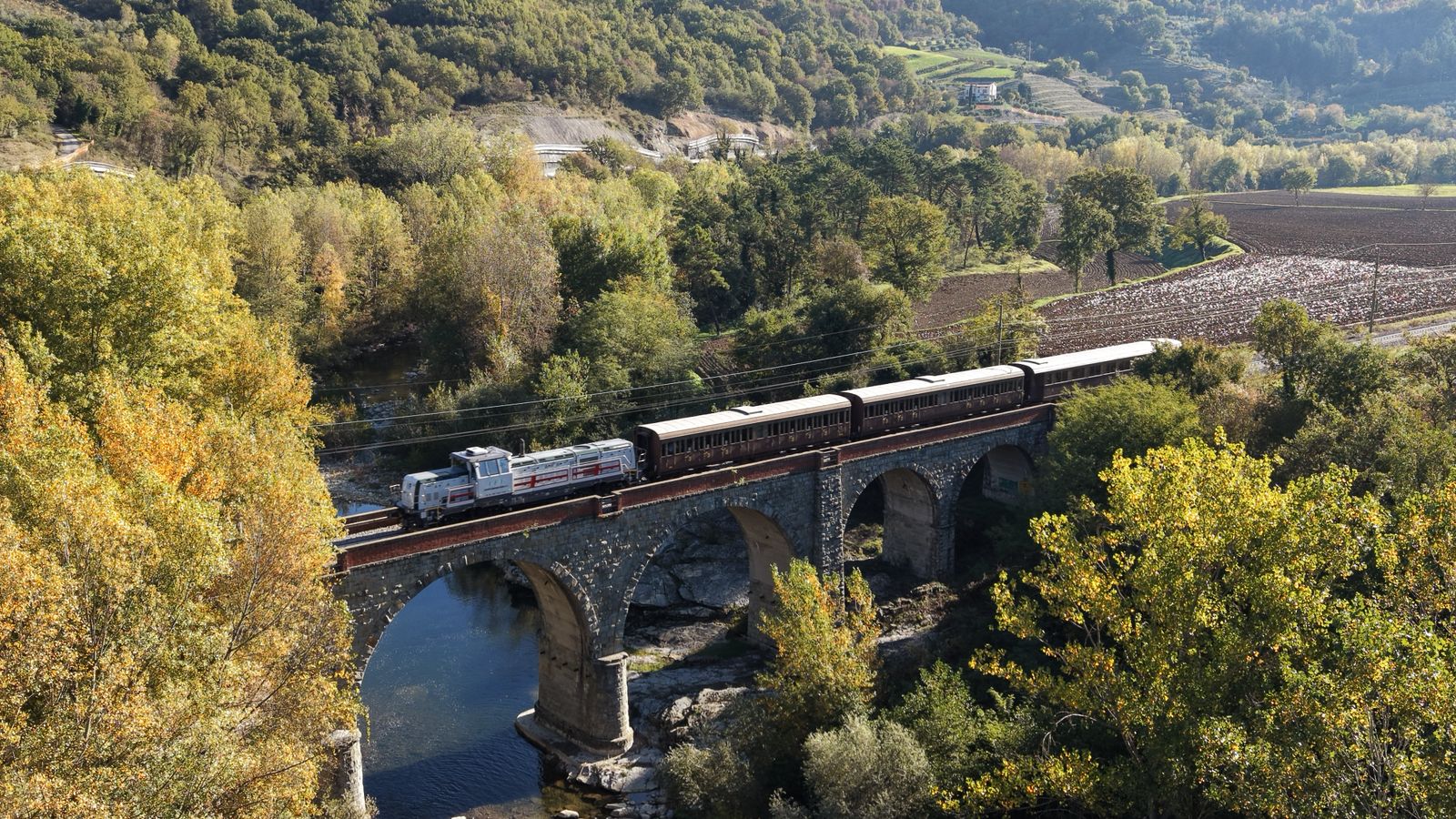 A journey back in time by historic train from Arezzo to reach Maggiolata Lucignanese