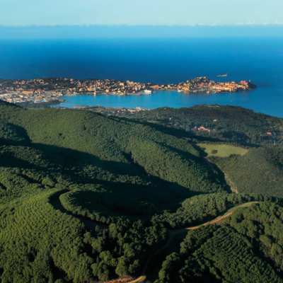 Vista dall'alto dell'Isola D'Elba Vista dall'alto dell'Isola D'Elba