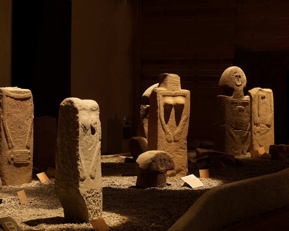 The Stele Statues