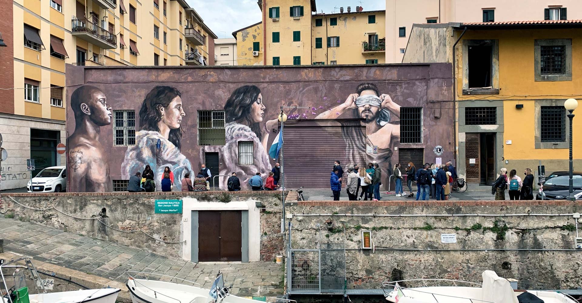 Arte Callejero en Livorno: Mart y el mar