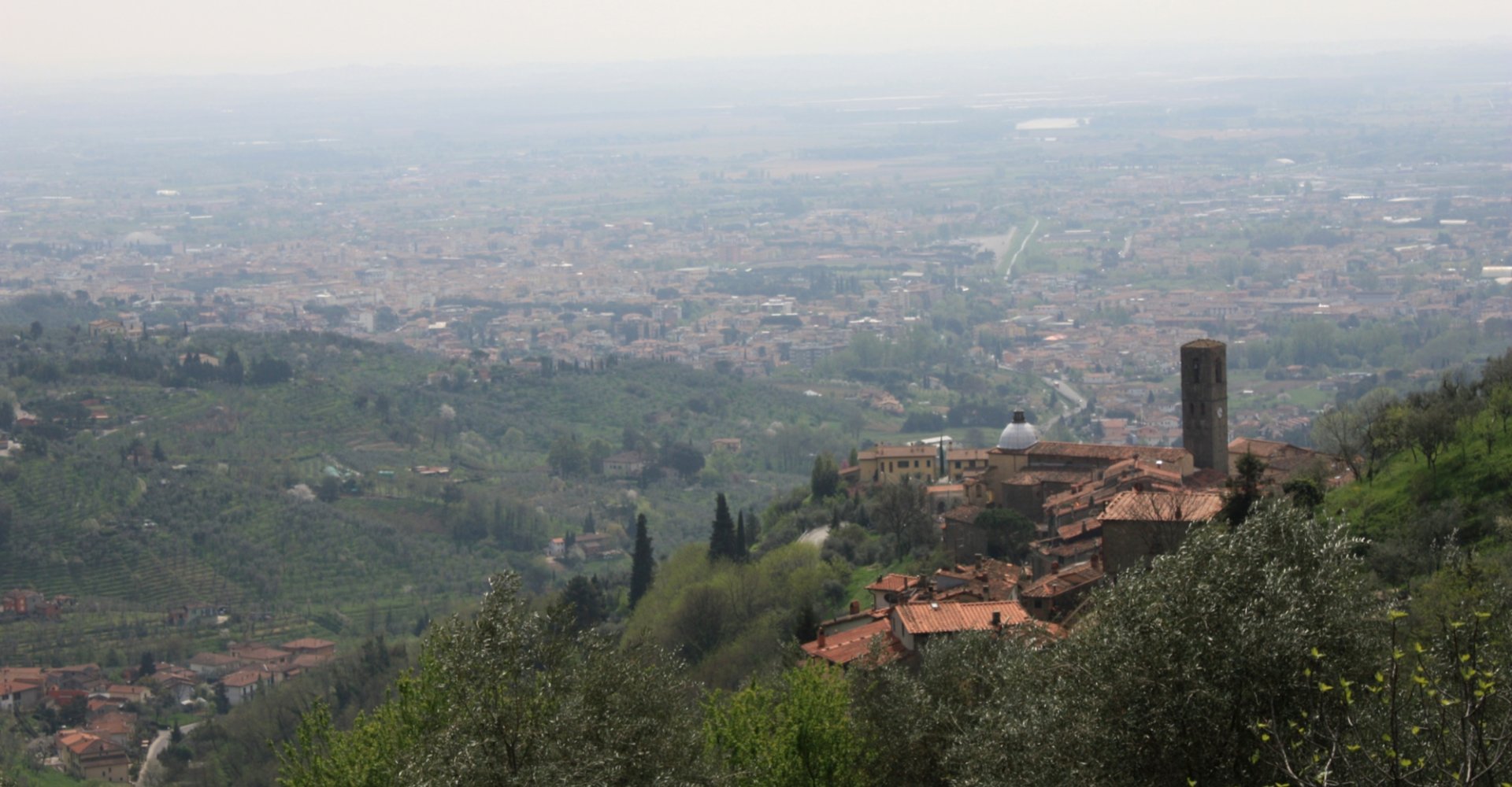 Panorama de Massa e Cozzile en Toscana