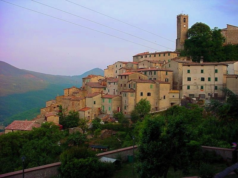 Castelnuovo di Val di Cecina asocio