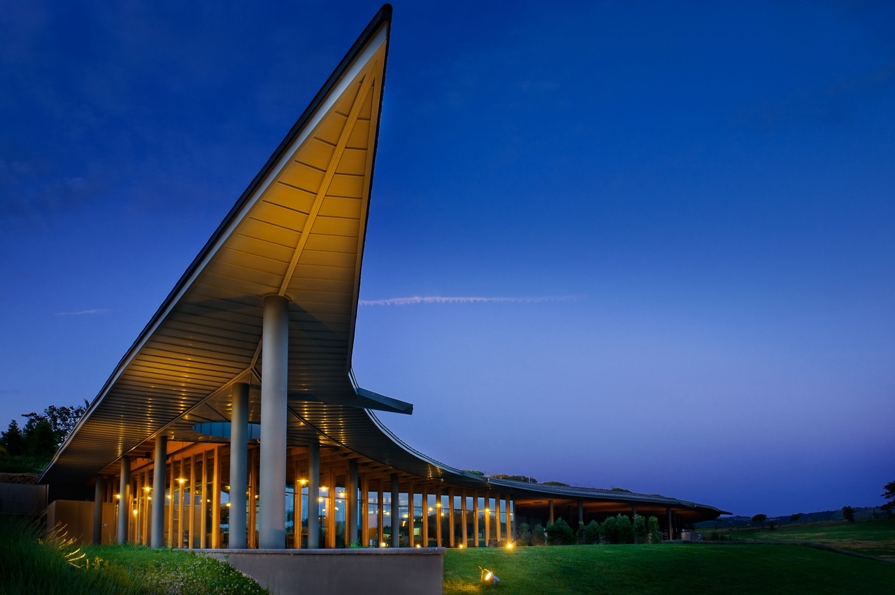 La struttura inconfondibile della Cantina Ammiraglia