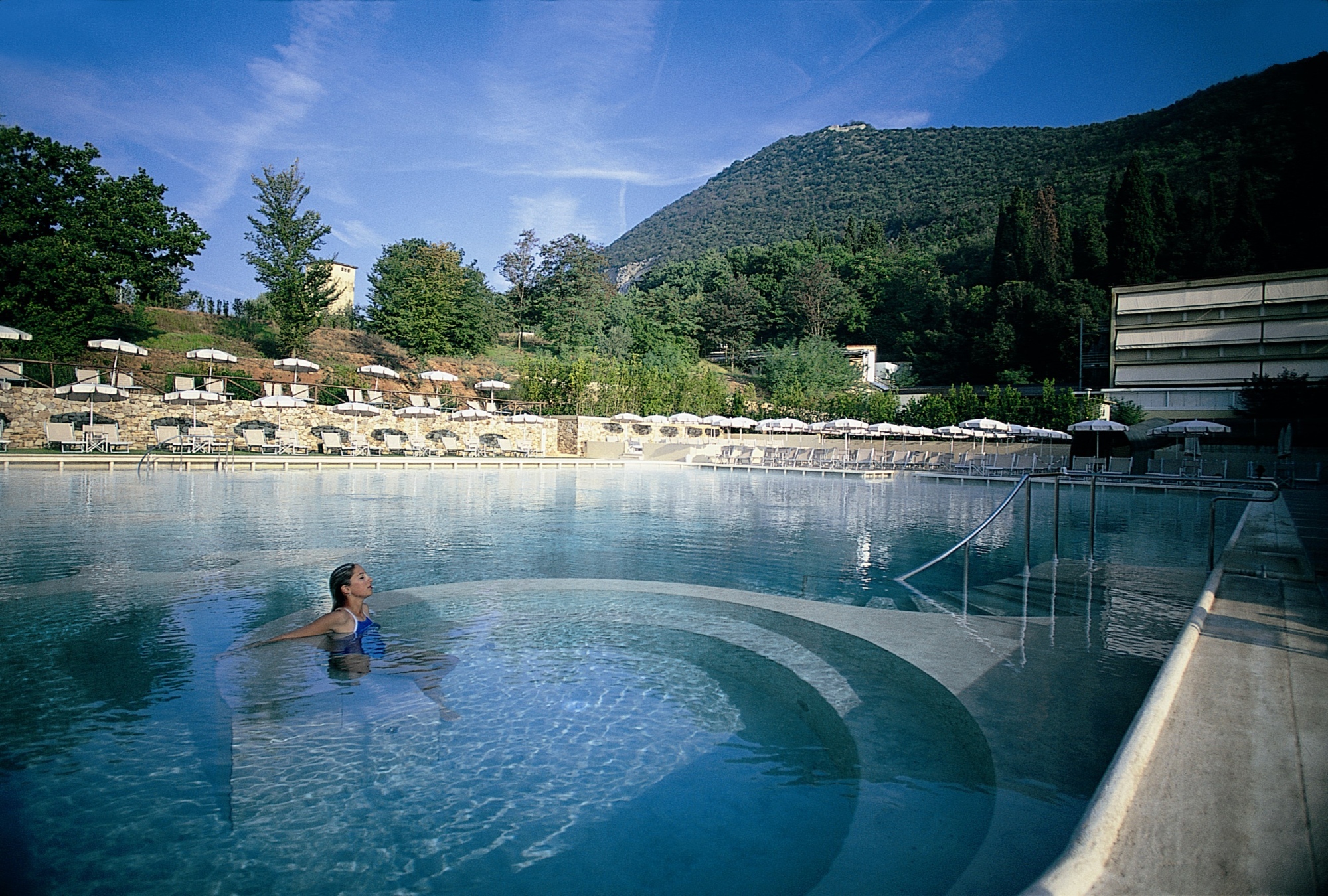 Grotta Giusti, la piscina exterior