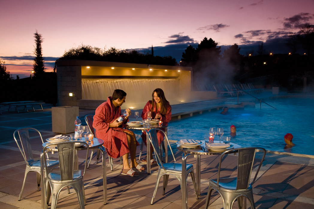 Grotta Giusti, relax en la piscina