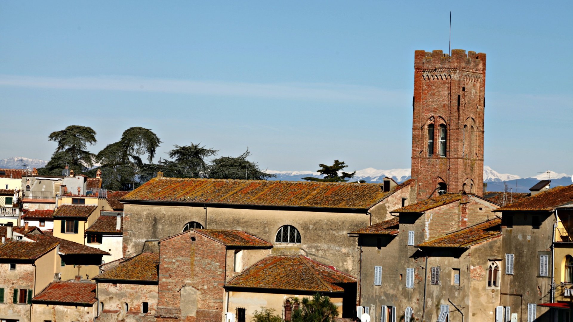 Die Pfarrkirche Santi Giovanni Evangelista e Stefano in Montopoli im Val d'Arno