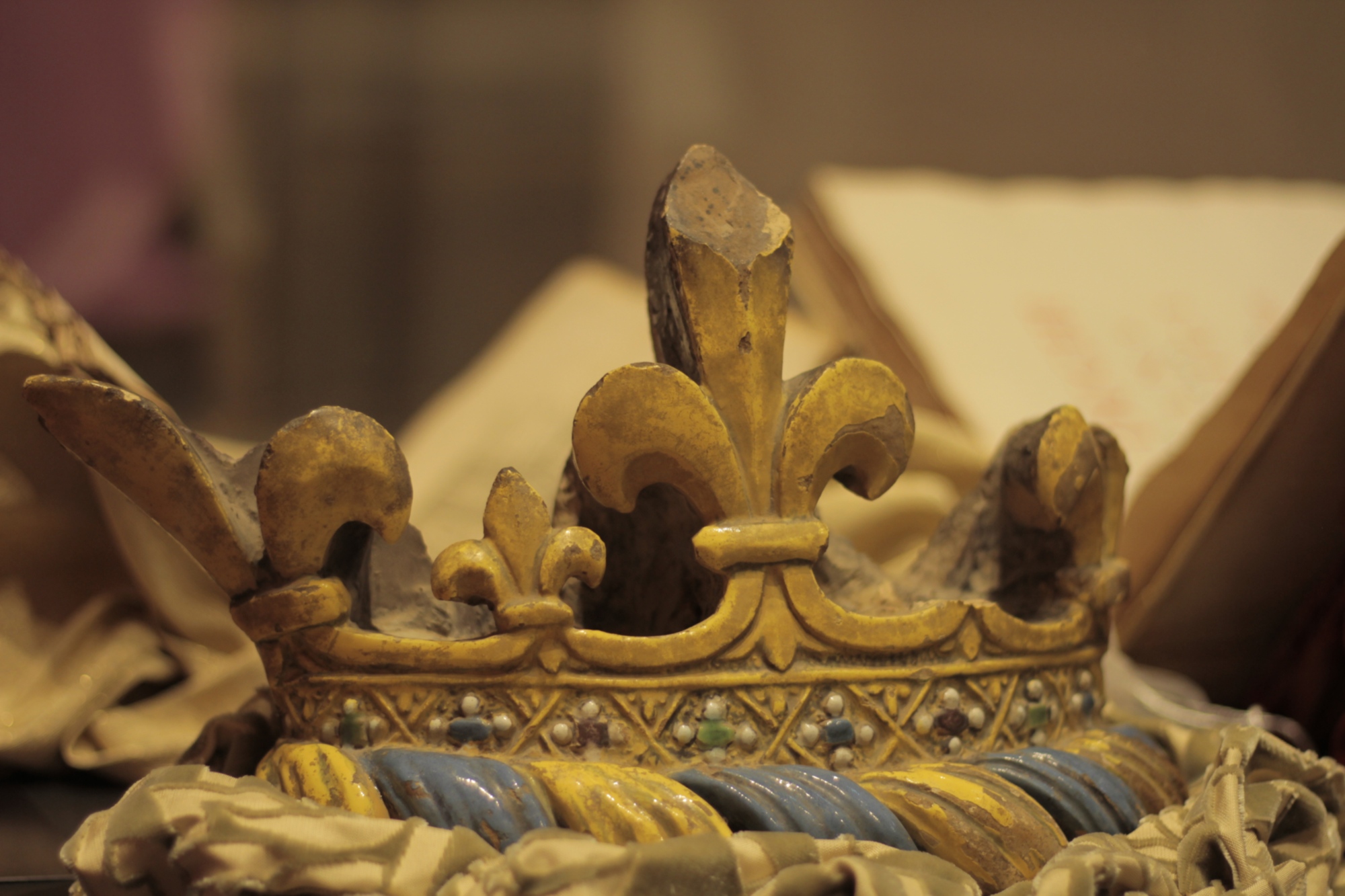 Corona de Francia realizada por Girolamo della Robbia