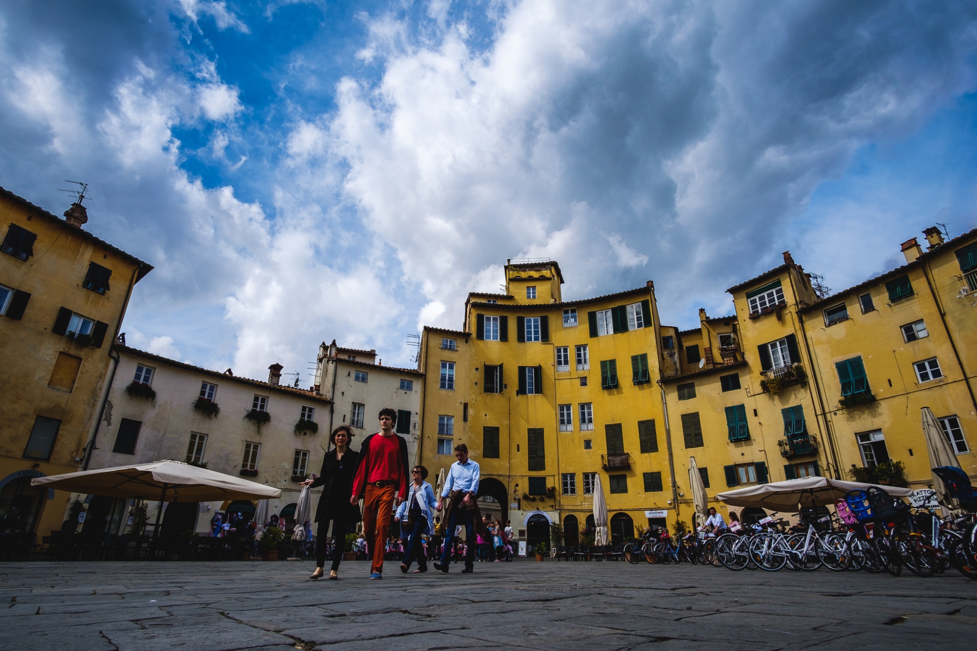 Piazza anfiteatro Lucca