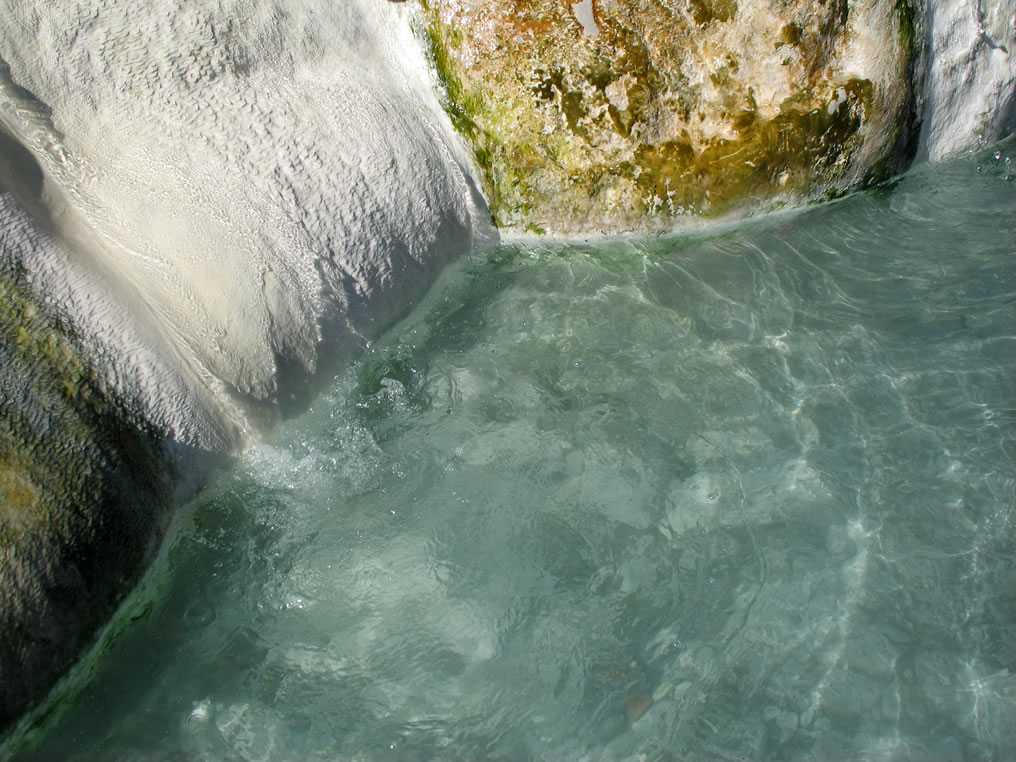 Les eaux thermales chaudes de Petriolo