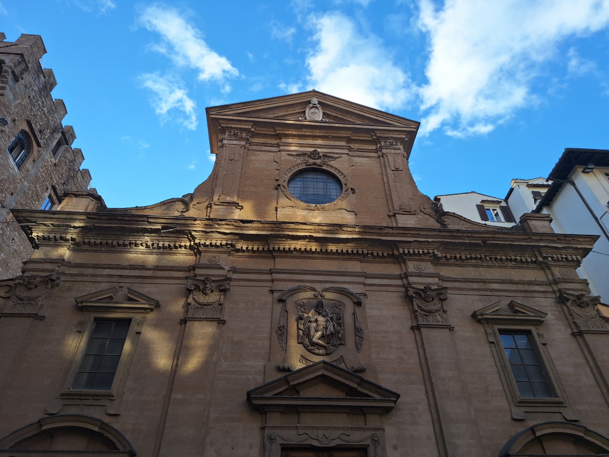 La facciata della Basilica di Santa Trinita
