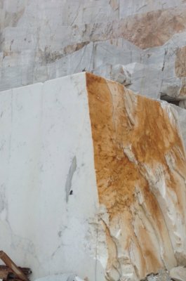 Estrazione del marmo in galleria