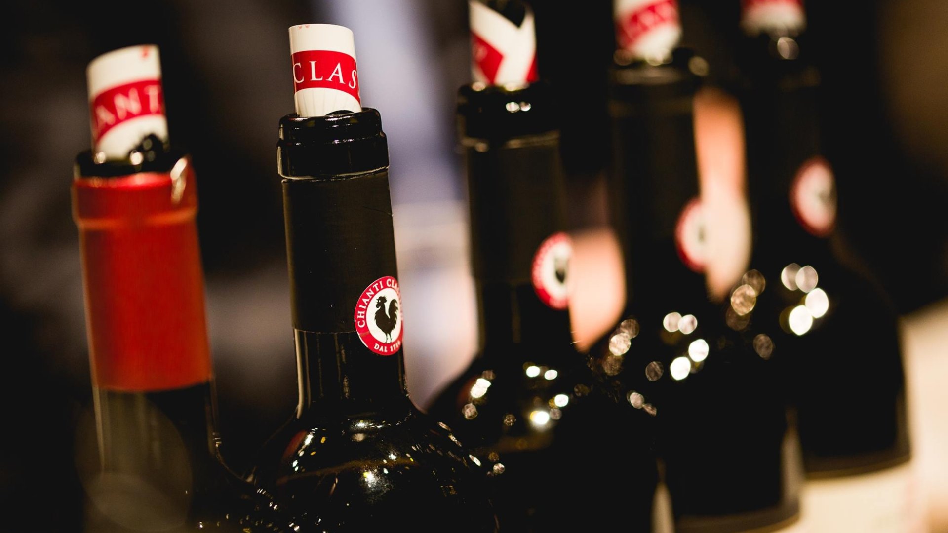 Botellas de delicioso vino Chianti Classico