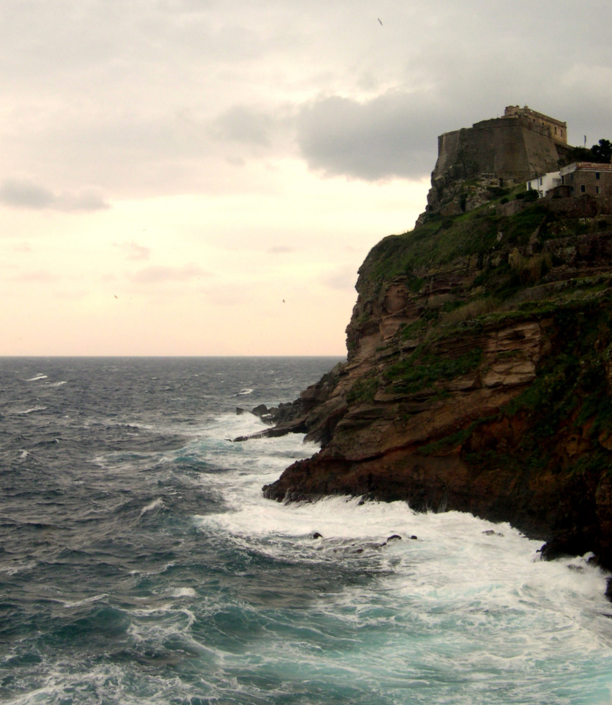 L'Isola di Capraia d'inverno [Photo Credits: Franvet in Flickr]