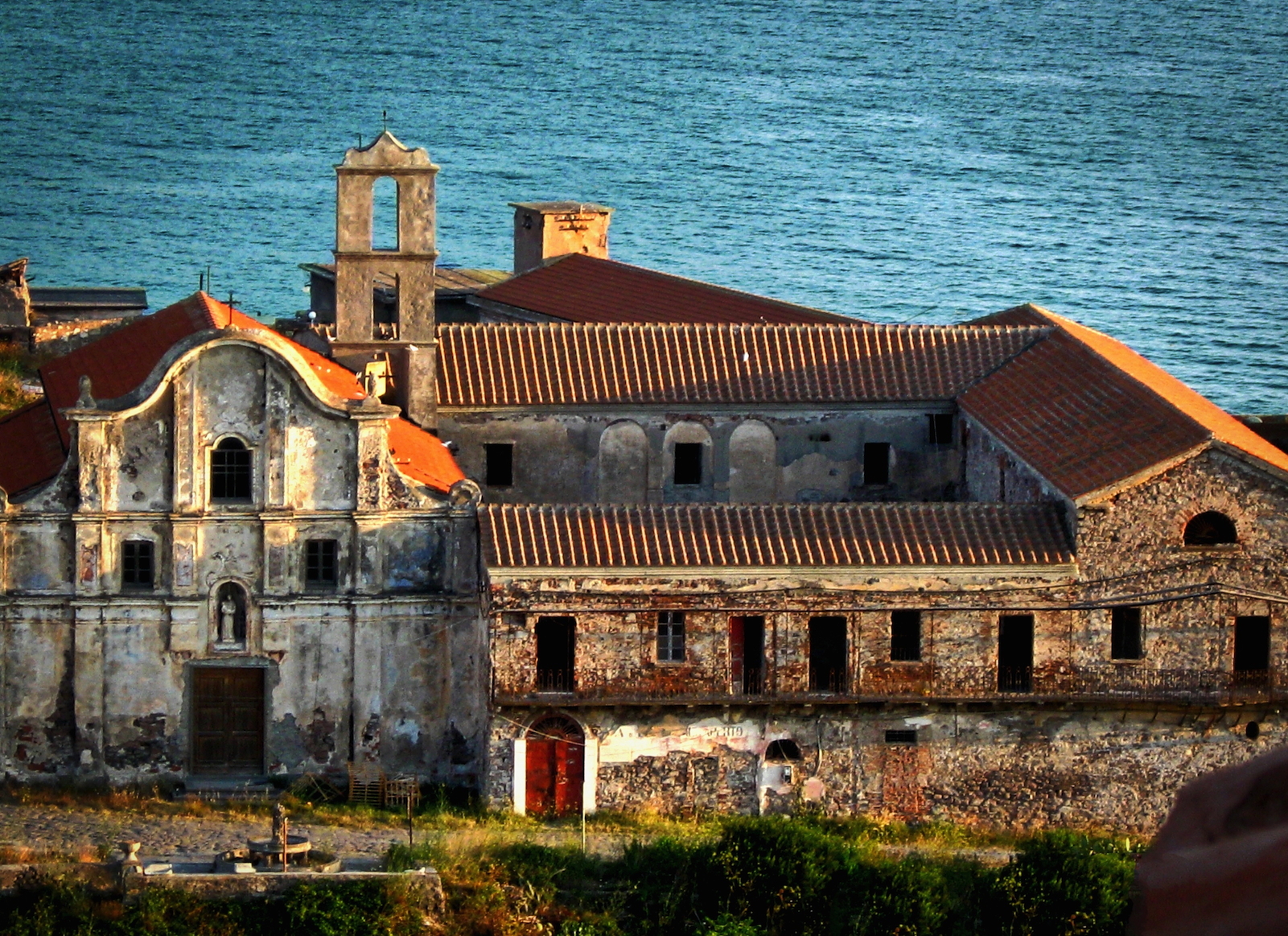 Chiesa di S. Antonio e Ex Convento Francescano - 1661 - Capraia isola