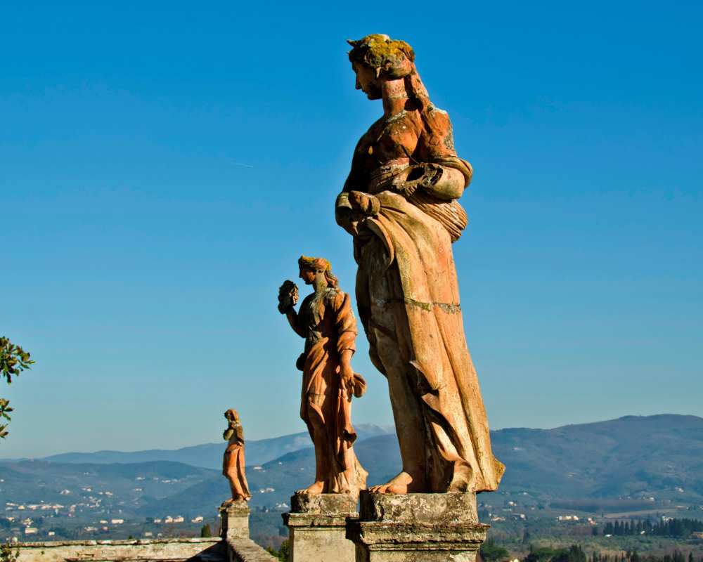 Statues en terre cuite de la Villa Corsini à Impruneta