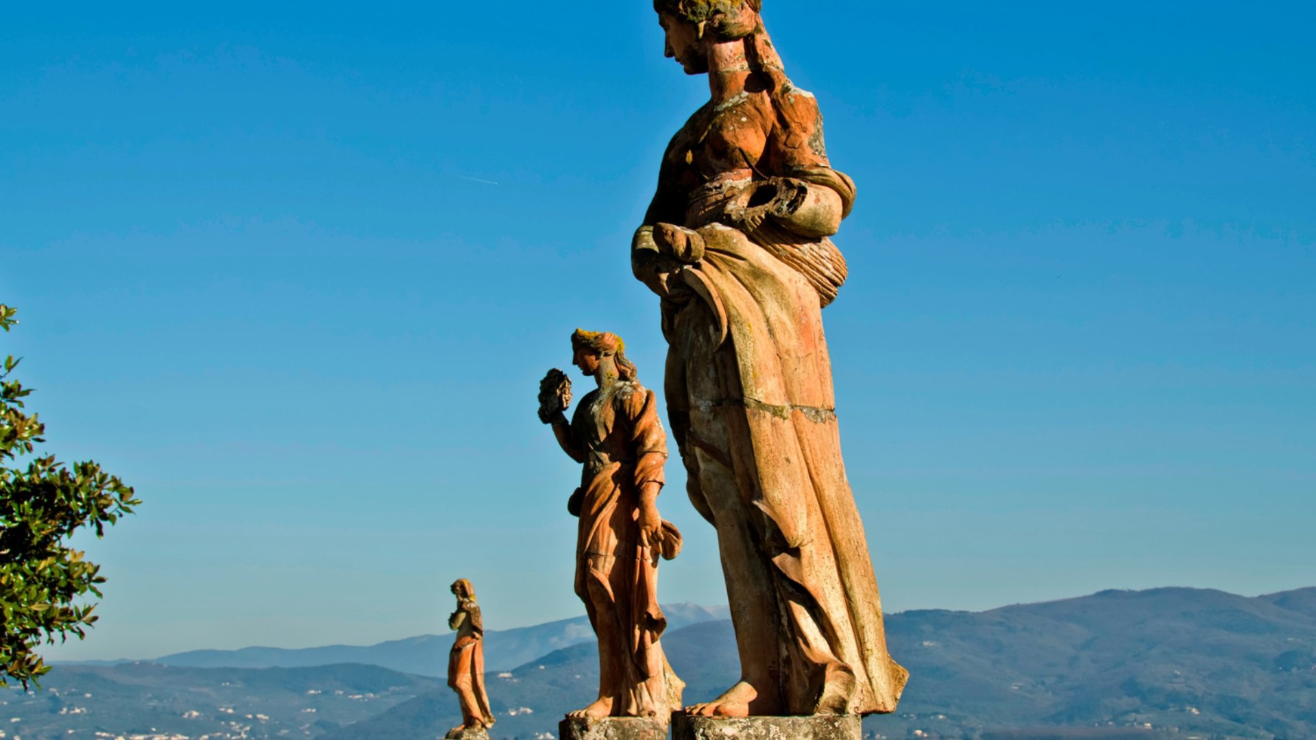Terrakotta-Statuen auf der Terrasse der Villa Corsini in Impruneta