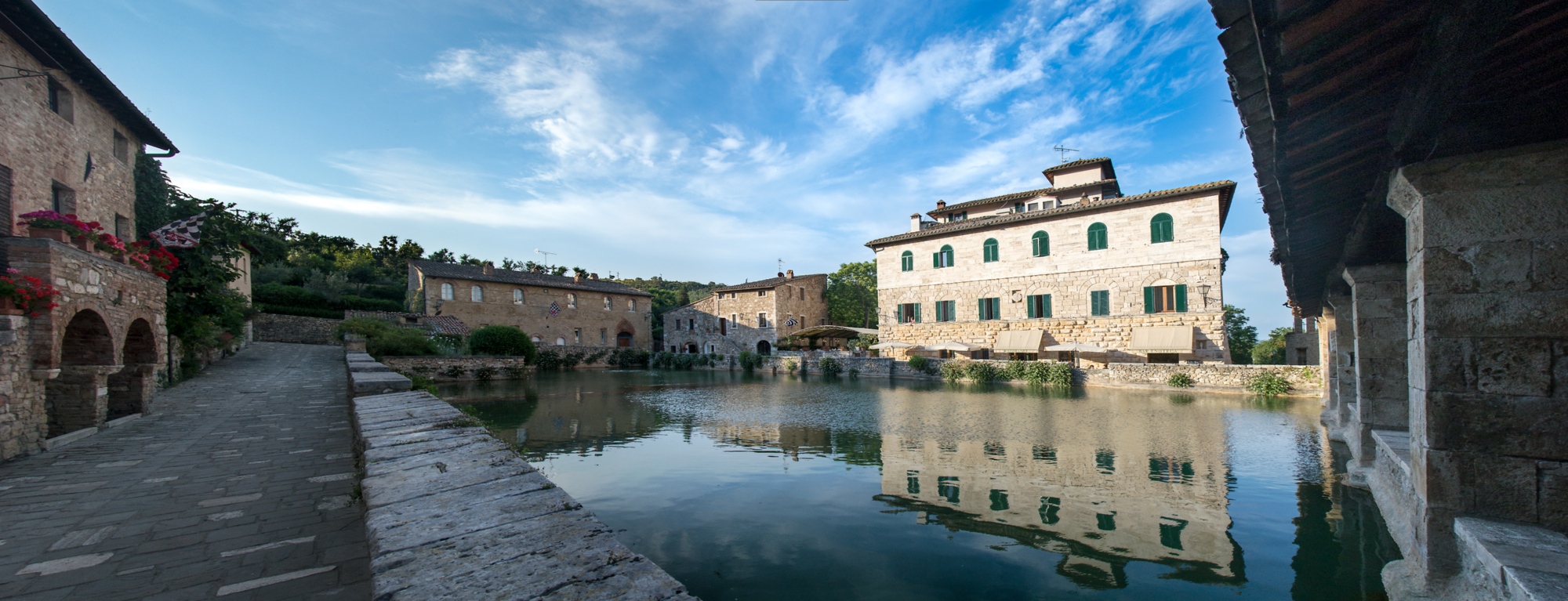 Bagno Vignoni wide