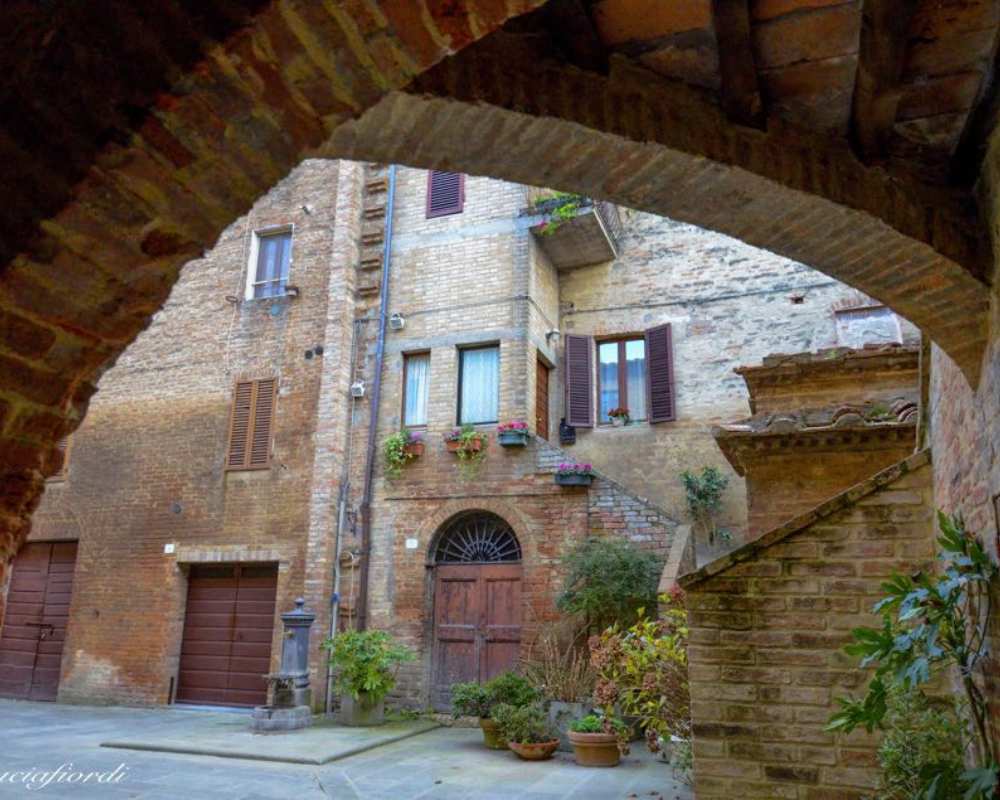 Buonconvento arch and houses