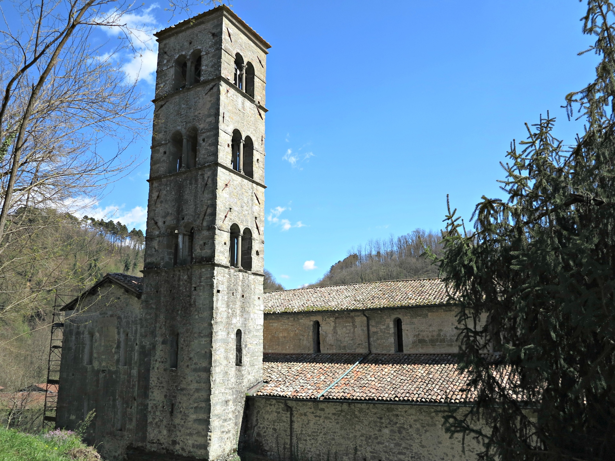 Campanile della pieve di Santa Maria a Loppia (Barga)