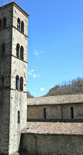 Glockenturm der Pfarrkirche Santa Maria im Ortsteil Loppia (Barga)