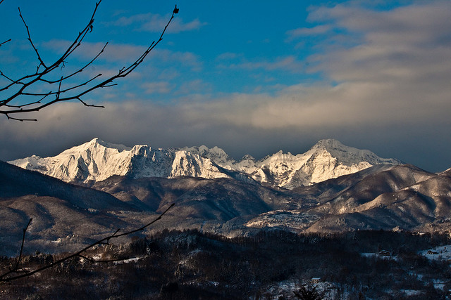 Apuan Alps from Castiglione di Garfagnana (near Casone di Profecchia) [Photo Credits: border zero]