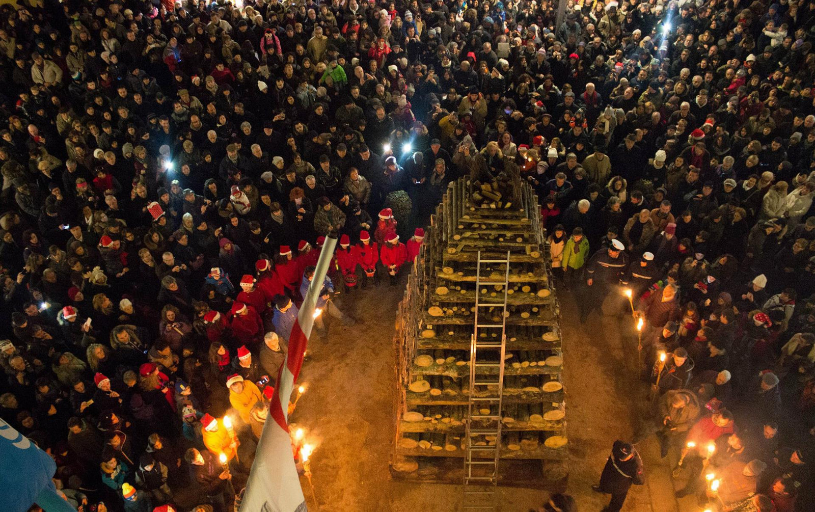 Les flambeaux de Noël de Abbadia San Salvatore