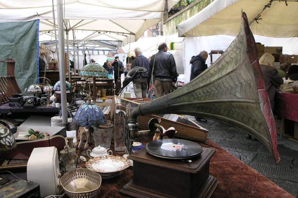 Antiques in Lucca