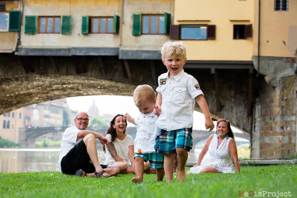 Kids playing in front of Ponte Vecchio