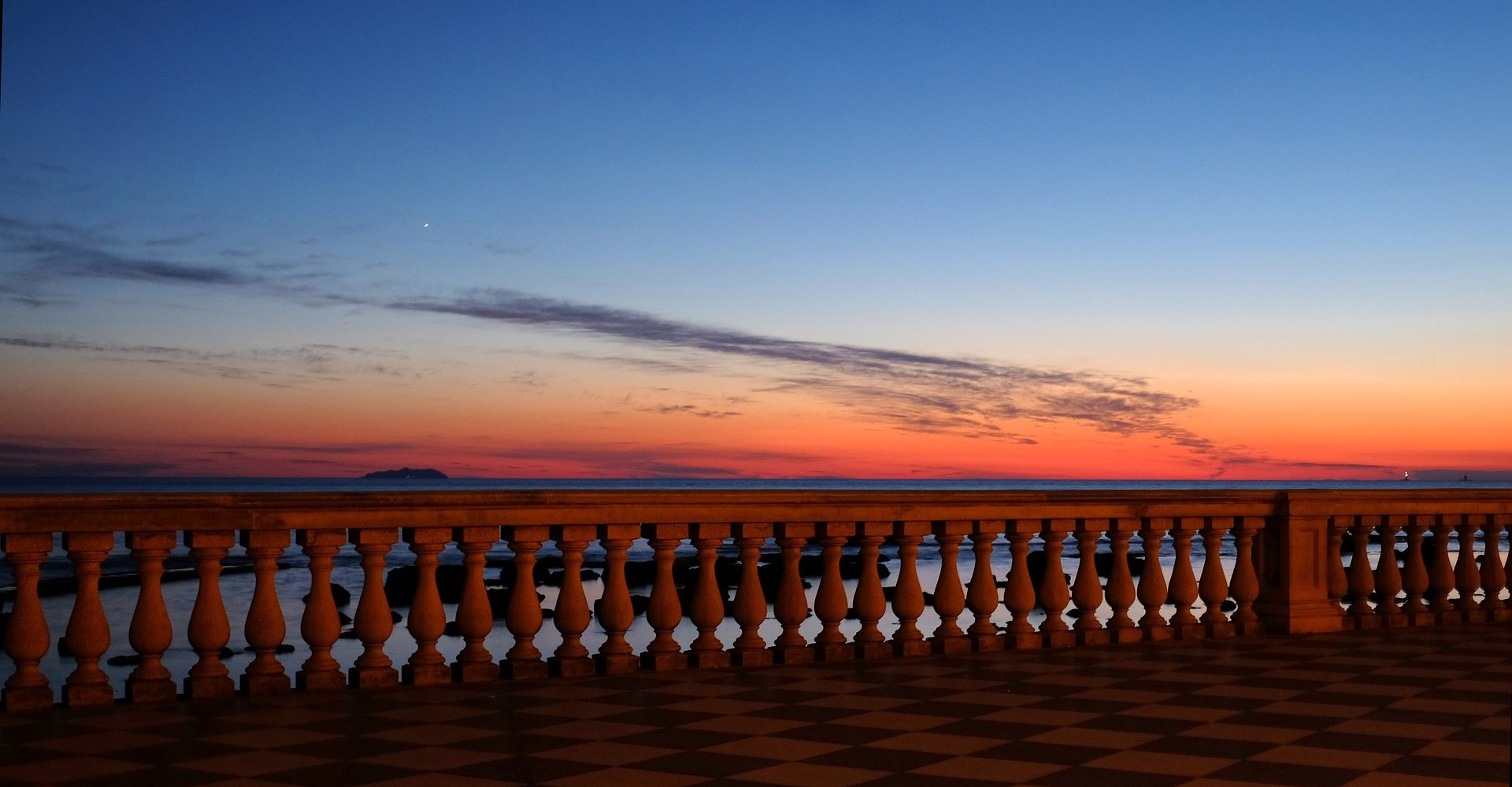 Livorno, terrazza Mascagni al tramonto