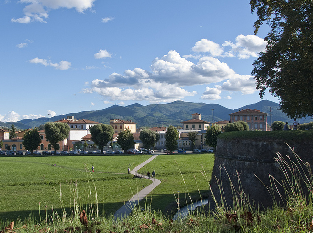 Lucca walls