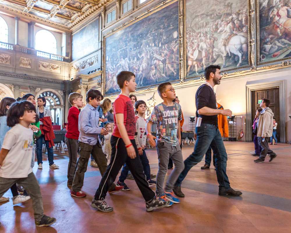 Niños explorando el Palazzo Vecchio