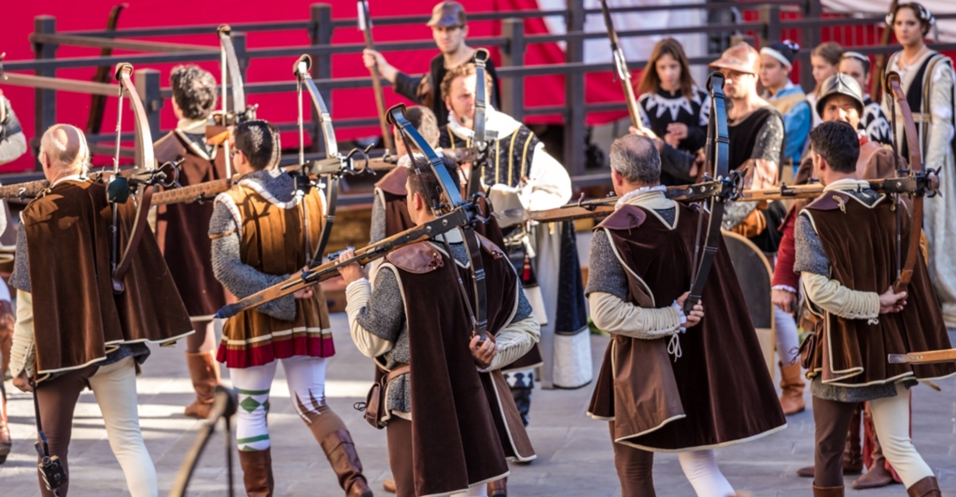 Les lanceurs de drapeaux au Palio della Balestra di Sansepolcro