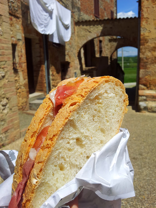 Panino con affettati toscani