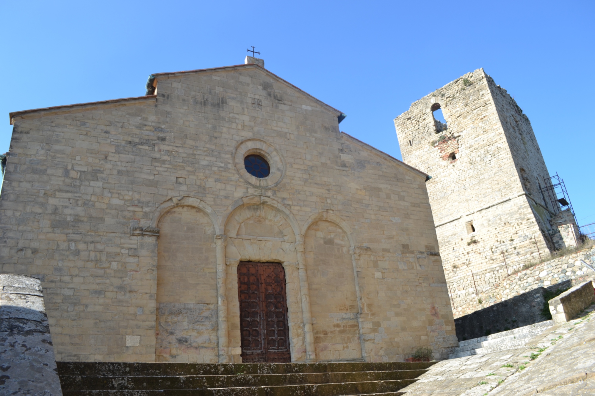 Pieve dei Santi Jacopo e Filippo La pieve dei Santi Jacopo e Filippo a Montecastelli